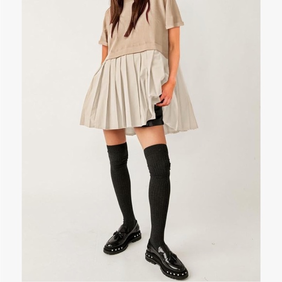 Women's Small, Pull-On, Short Sleeve, Pleated Skirt, Drop Shoulder, Flowy Dress - Picture 4 of 8